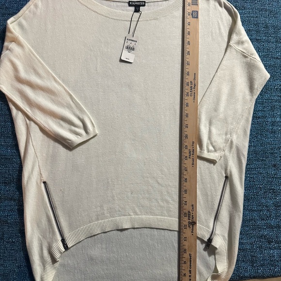 Express Sweater - Picture 4 of 5